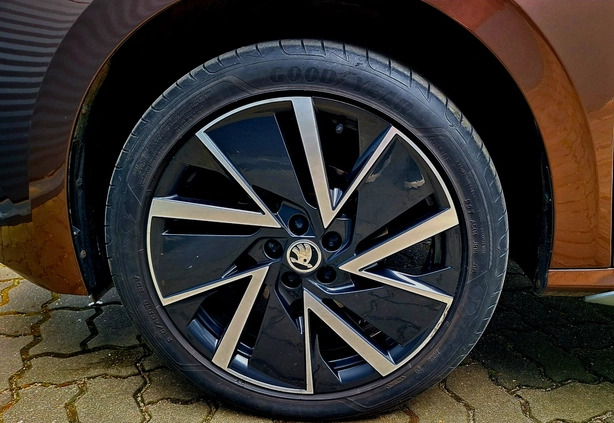 Skoda Kamiq cena 77900 przebieg: 74800, rok produkcji 2019 z Czempiń małe 56